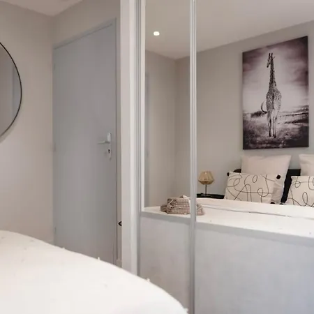 Luxueux Climatiseur Parking Prive Wifi Metro Aeroport Centre Campans Caffarelli 아파트